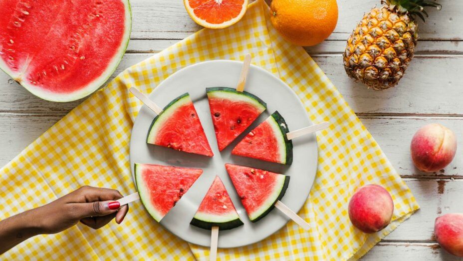 Kousky melounu na tyčinkách